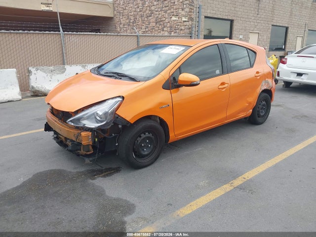 Toyota Prius C Three 2015 JTDKDTB36F1106834 Image 2