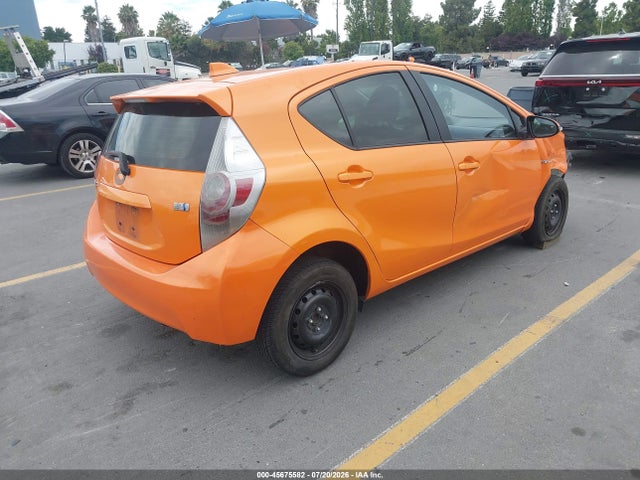 Toyota Prius C Three 2015 JTDKDTB36F1106834 Image 4