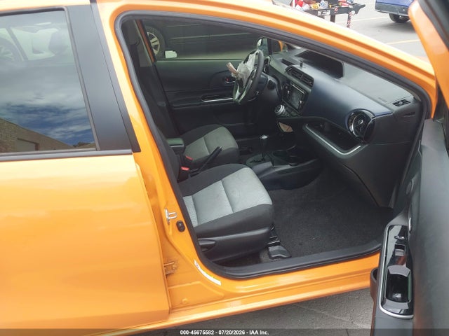 Toyota Prius C Three 2015 JTDKDTB36F1106834 Image 5