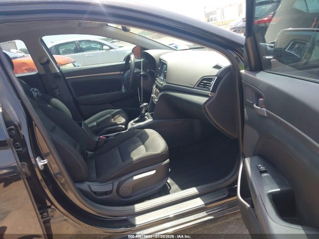 45675692 :رقم المزاد ، 5NPD84LF3HH181840 vin ، 2017 Hyundai Elantra Value Edition مزاد بيع