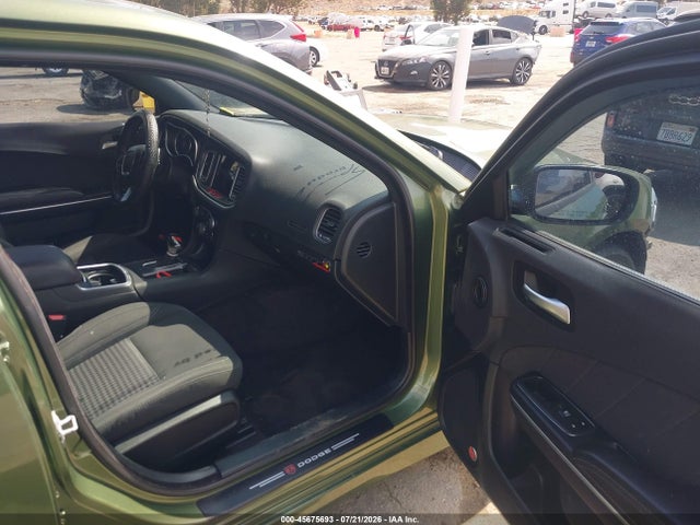 2C3CDXHG2JH221001 Dodge Charger Sxt Plus Rwd