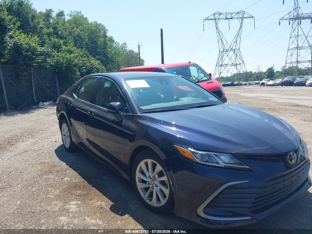 2021 Toyota Camry Le მანქანა იყიდება აუქციონზე, vin: 4T1C11AK5MU488288, აუქციონის ნომერი: 45675781