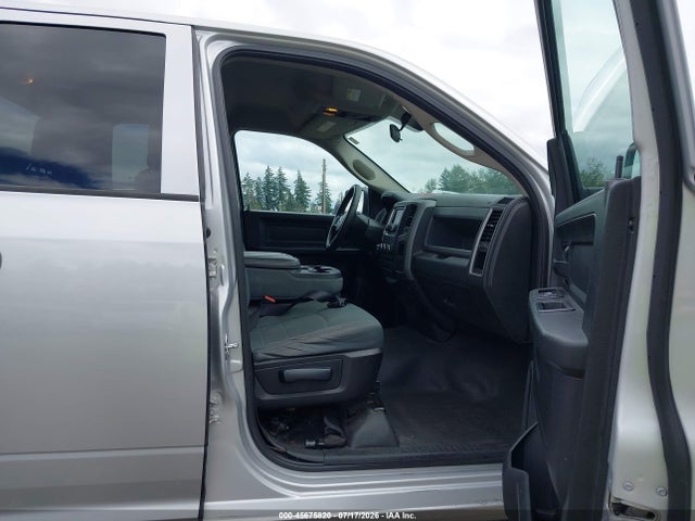 1C6RR6FGXJS322260 RAM 1500 Tradesman 4x2 6&#039;4 Box