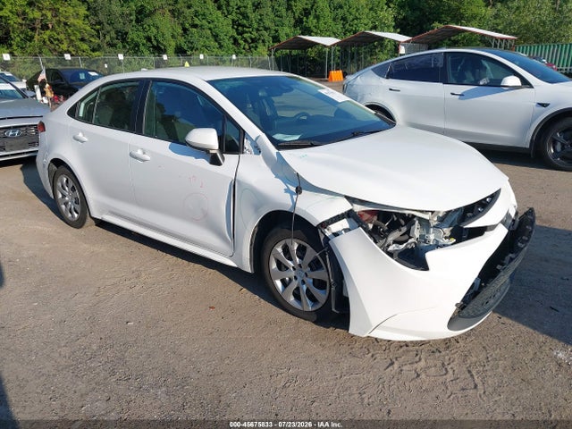 45675833 :رقم المزاد ، 5YFEPMAE9NP299942 vin ، 2022 Toyota Corolla Le مزاد بيع