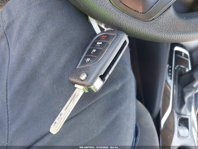 45675833 :رقم المزاد ، 5YFEPMAE9NP299942 vin ، 2022 Toyota Corolla Le مزاد بيع