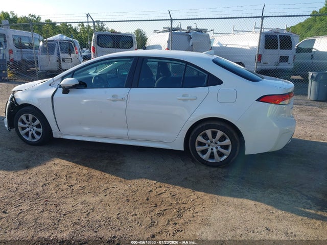 45675833 :رقم المزاد ، 5YFEPMAE9NP299942 vin ، 2022 Toyota Corolla Le مزاد بيع