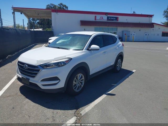 Hyundai TUCSON SE 2018 KM8J23A49JU710473 Image 2