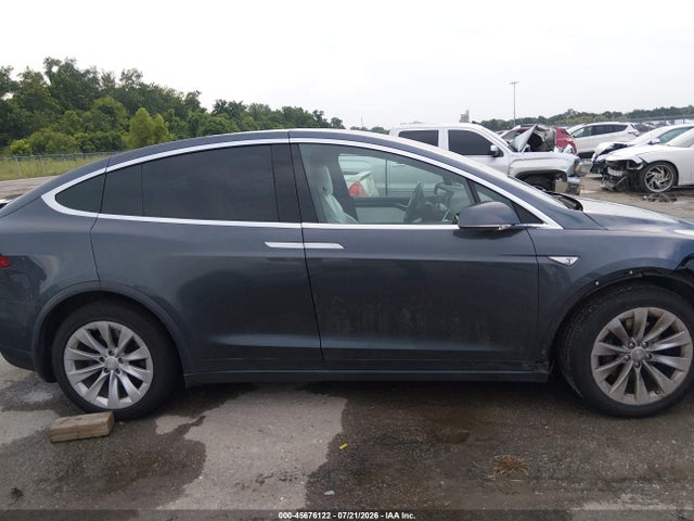 Tesla Model X 60d/70d/75d/90d/p100d 2016 5YJXCBE22GF020242 Image 12
