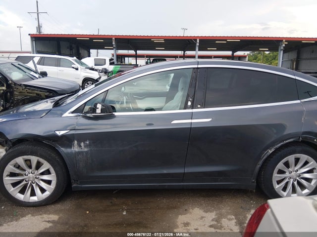 Tesla Model X 60d/70d/75d/90d/p100d 2016 5YJXCBE22GF020242 Image 13