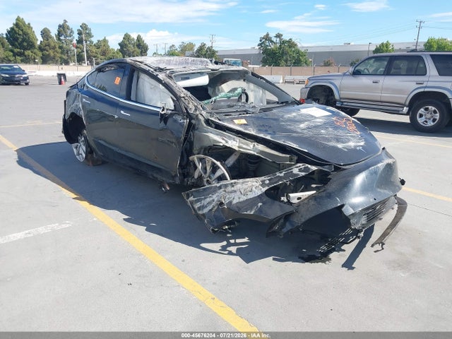 2018 5YJ3E1EB9JF120901 main image