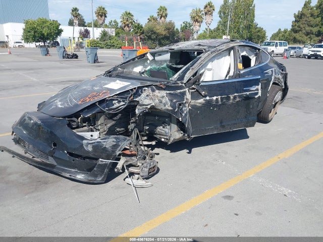 Tesla Model 3 Long Range/performance 2018 5YJ3E1EB9JF120901 Image 2