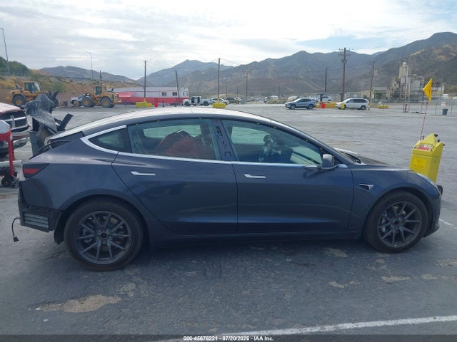Tesla Model 3 Long Range/mid Range 2018 5YJ3E1EA2JF158459 Image 14