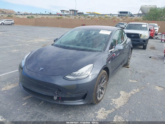 Tesla Model 3 Long Range/mid Range 2018 5YJ3E1EA2JF158459 Image 2