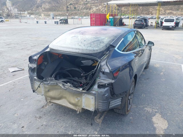 Tesla Model 3 Long Range/mid Range 2018 5YJ3E1EA2JF158459 Image 4
