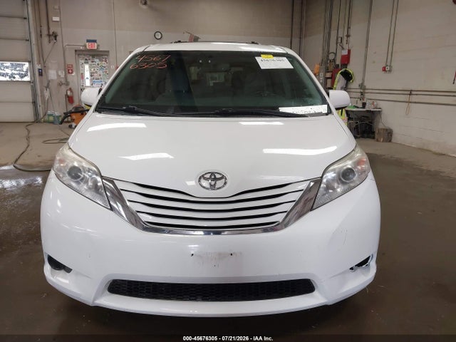 2017 Toyota Sienna Le 7 Passenger მანქანა იყიდება აუქციონზე, vin: 5TDJZ3DC2HS166142, აუქციონის ნომერი: 45676305
