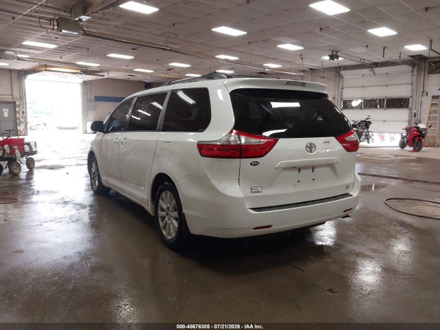 2017 Toyota Sienna Le 7 Passenger მანქანა იყიდება აუქციონზე, vin: 5TDJZ3DC2HS166142, აუქციონის ნომერი: 45676305