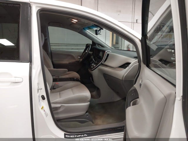 2017 Toyota Sienna Le 7 Passenger მანქანა იყიდება აუქციონზე, vin: 5TDJZ3DC2HS166142, აუქციონის ნომერი: 45676305