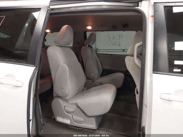 2017 Toyota Sienna Le 7 Passenger მანქანა იყიდება აუქციონზე, vin: 5TDJZ3DC2HS166142, აუქციონის ნომერი: 45676305