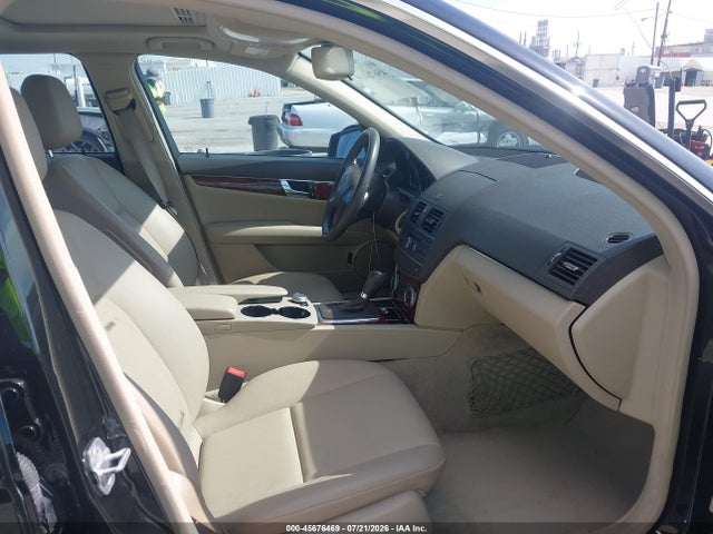 45676469 :رقم المزاد ، WDDGF5EB7BR151863 vin ، 2011 Mercedes-benz C 300 Luxury مزاد بيع