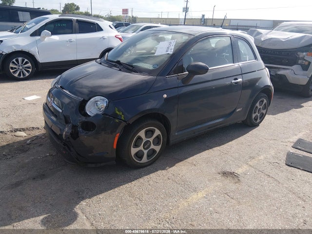 Fiat 500E BATTERY ELECTRIC 2017 3C3CFFGE0HT598335 Image 2