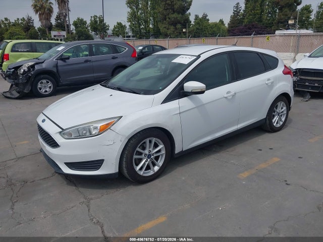 Ford FOCUS SE 2017 1FADP3K26HL271545 Image 2