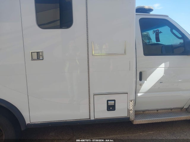 Ford E-350 Cutaway 2016 1FDWE3FS6GDC17931 Image 13