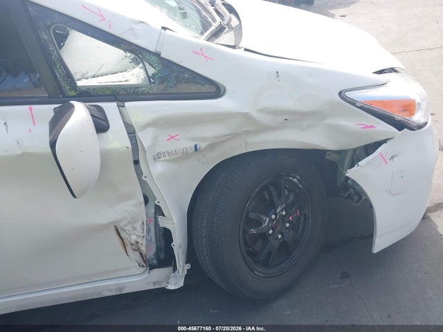 Toyota Prius Four 2015 JTDKN3DU7F1888399 Image 6