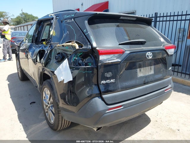 45677236 :رقم المزاد ، 2T3C1RFV9PW256757 vin ، 2023 Toyota Rav4 Xle Premium مزاد بيع