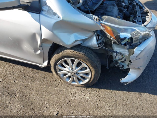 VNKKTUD31JA097577 Toyota Yaris L/le/se
