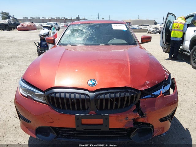 45677506 :رقم المزاد ، 3MW5P7J03N8C36256 vin ، 2022 Bmw 330e مزاد بيع