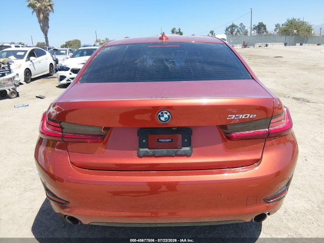 45677506 :رقم المزاد ، 3MW5P7J03N8C36256 vin ، 2022 Bmw 330e مزاد بيع
