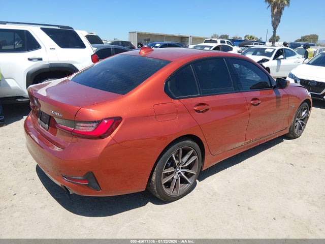 45677506 :رقم المزاد ، 3MW5P7J03N8C36256 vin ، 2022 Bmw 330e مزاد بيع
