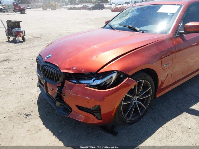 45677506 :رقم المزاد ، 3MW5P7J03N8C36256 vin ، 2022 Bmw 330e مزاد بيع