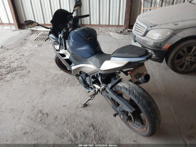 Kawasaki EX400 2023 JKAEXKH16PDAP7126 Image 3
