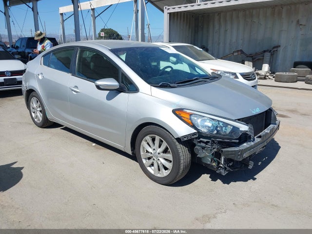 45677618 :رقم المزاد ، KNAFX4A66F5422265 vin ، 2015 Kia Forte Lx مزاد بيع