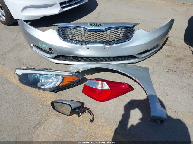 45677618 :رقم المزاد ، KNAFX4A66F5422265 vin ، 2015 Kia Forte Lx مزاد بيع