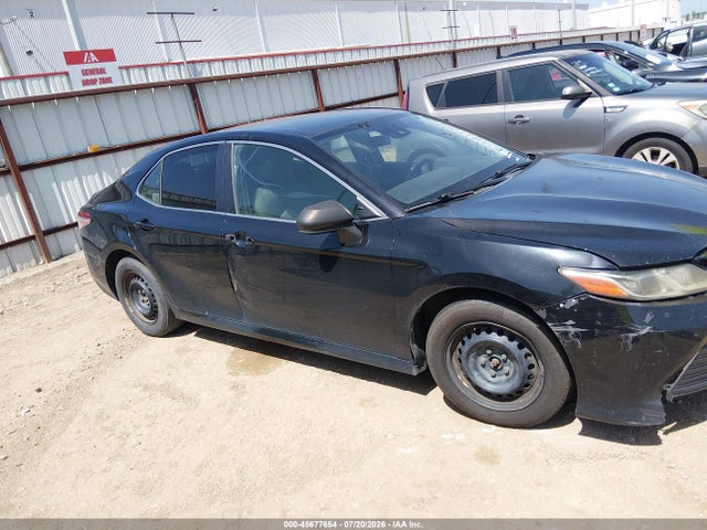 45677654 :رقم المزاد ، 4T1B11HK1JU535099 vin ، 2018 Toyota Camry L مزاد بيع