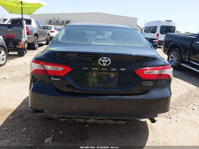 45677654 :رقم المزاد ، 4T1B11HK1JU535099 vin ، 2018 Toyota Camry L مزاد بيع
