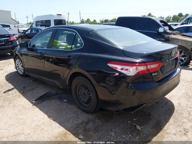 45677654 :رقم المزاد ، 4T1B11HK1JU535099 vin ، 2018 Toyota Camry L مزاد بيع
