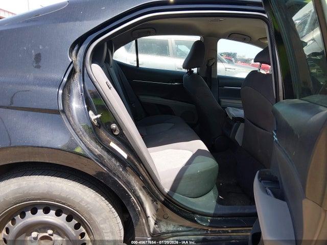 45677654 :رقم المزاد ، 4T1B11HK1JU535099 vin ، 2018 Toyota Camry L مزاد بيع