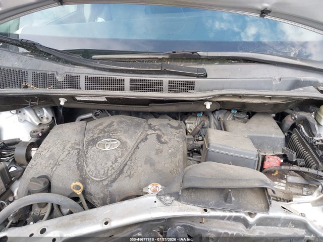 5TDXZ3DC5JS947995 Toyota Sienna Se 8 Passenger