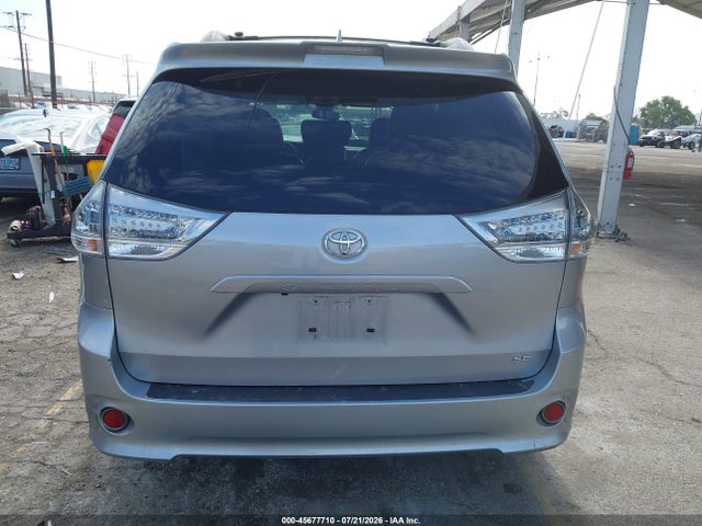 5TDXZ3DC5JS947995 Toyota Sienna Se 8 Passenger