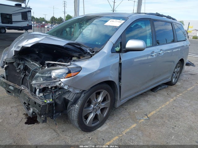 5TDXZ3DC5JS947995 Toyota Sienna Se 8 Passenger