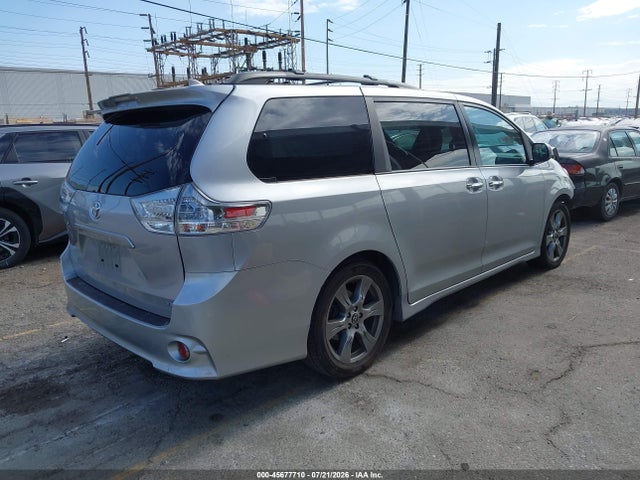 5TDXZ3DC5JS947995 Toyota Sienna Se 8 Passenger