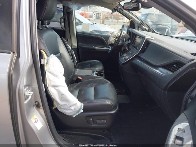 5TDXZ3DC5JS947995 Toyota Sienna Se 8 Passenger