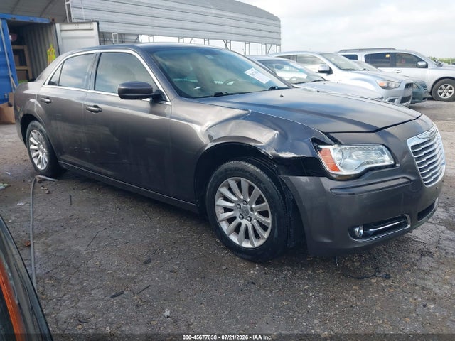 2013 Chrysler 300 Motown მანქანა იყიდება აუქციონზე, vin: 2C3CCAAG2DH743139, აუქციონის ნომერი: 45677838