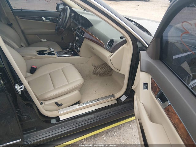 2014 Mercedes-benz C 300 Sport 4matic მანქანა იყიდება აუქციონზე, vin: WDDGF8AB0ER325347, აუქციონის ნომერი: 45678093