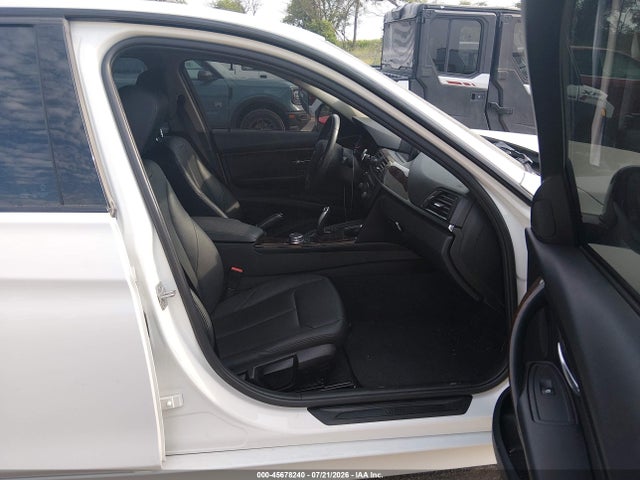 45678240 :رقم المزاد ، WBA3C3G51FNT51869 vin ، 2015 Bmw 320i Xdrive مزاد بيع