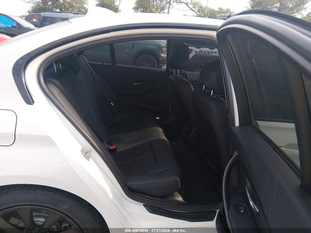 45678240 :رقم المزاد ، WBA3C3G51FNT51869 vin ، 2015 Bmw 320i Xdrive مزاد بيع