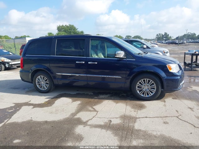 Продаж на аукціоні авто 2016 Chrysler Town & Country Touring-l Anniversary Edition, vin: 2C4RC1CG2GR104440, номер лоту: 45678331
